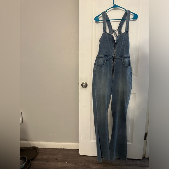 Free People Crvy 2nd Ave Denim Jumpsuit Flare One Piece Open - Picture 3 of 3